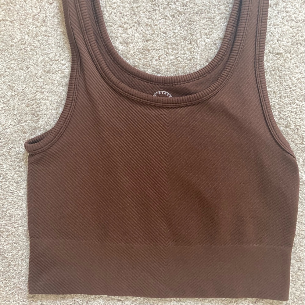 Brown seamless cropped tank